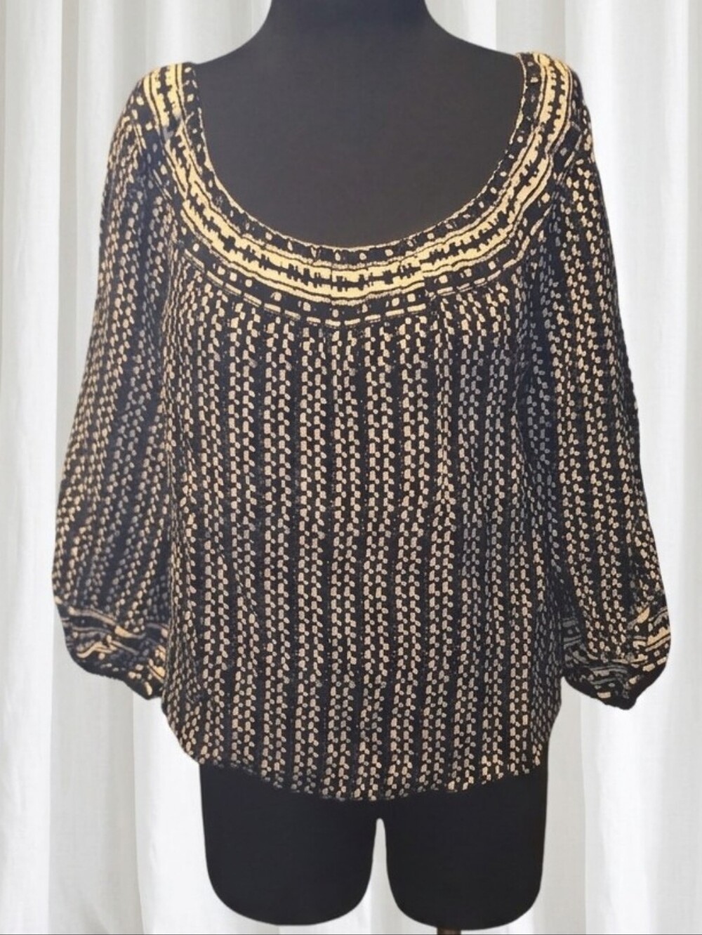 Studio M Black and Cream Scoop Neck Patterned Blouse
